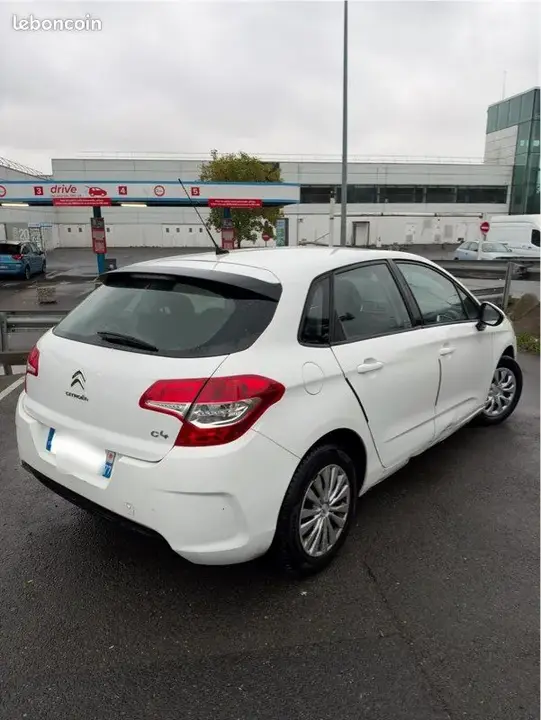 Citroen C4 2014 photo 2
