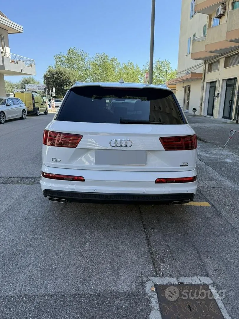 Audi Q7 2015 photo 2