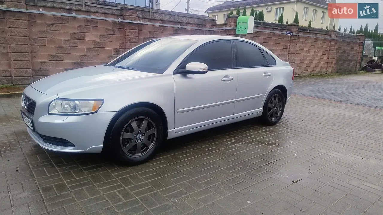 Volvo S40 2011 photo 2