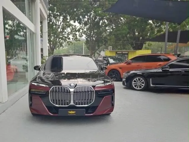BMW I7
