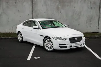 Jaguar Xe 2016 photo 2