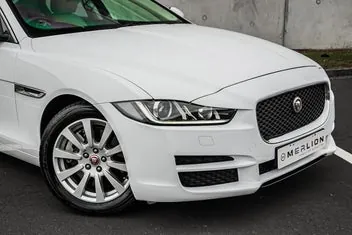 Jaguar Xe 2016 photo 5