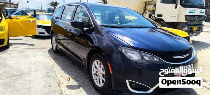 Chrysler Pacifica 2017 photo 2