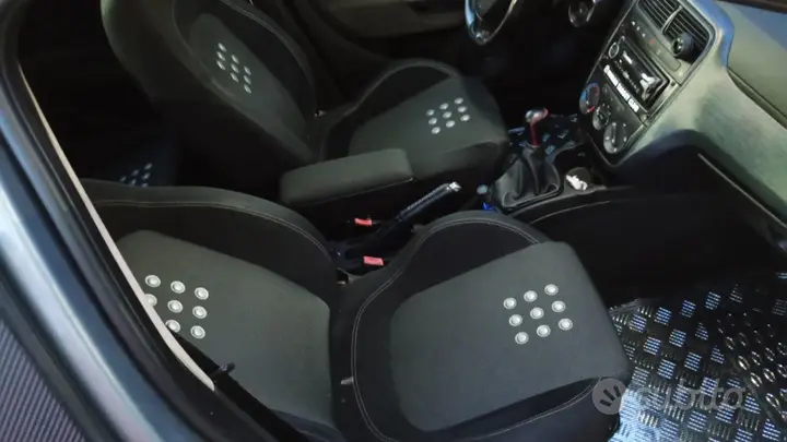 Fiat Grande Punto 2009 photo 2
