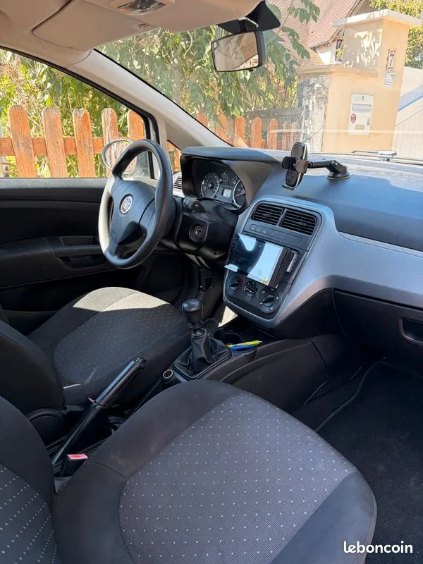 Fiat Grande Punto 2009 photo 3