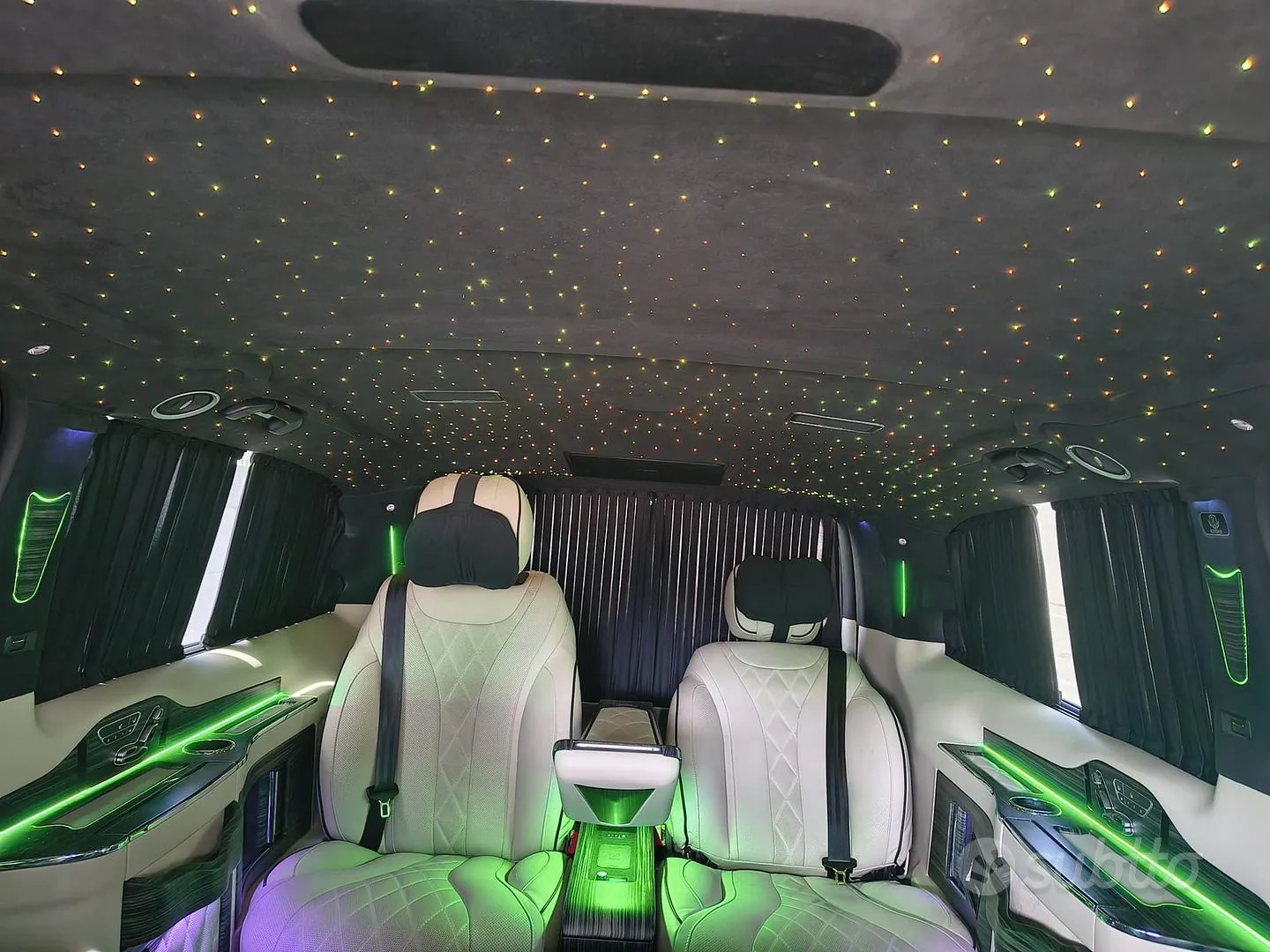 Mercedes-Benz V300D 2023 photo 3