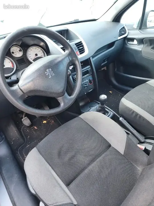Peugeot 207 2007 photo 3