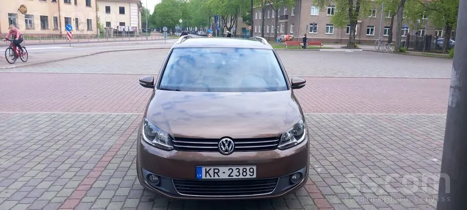 Volkswagen Touran 2012 photo 2