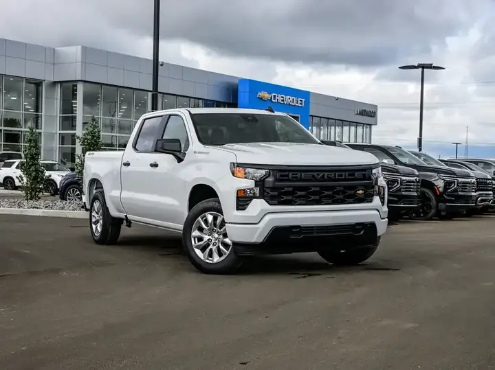 Chevrolet Silverado 1500 2026 photo 2