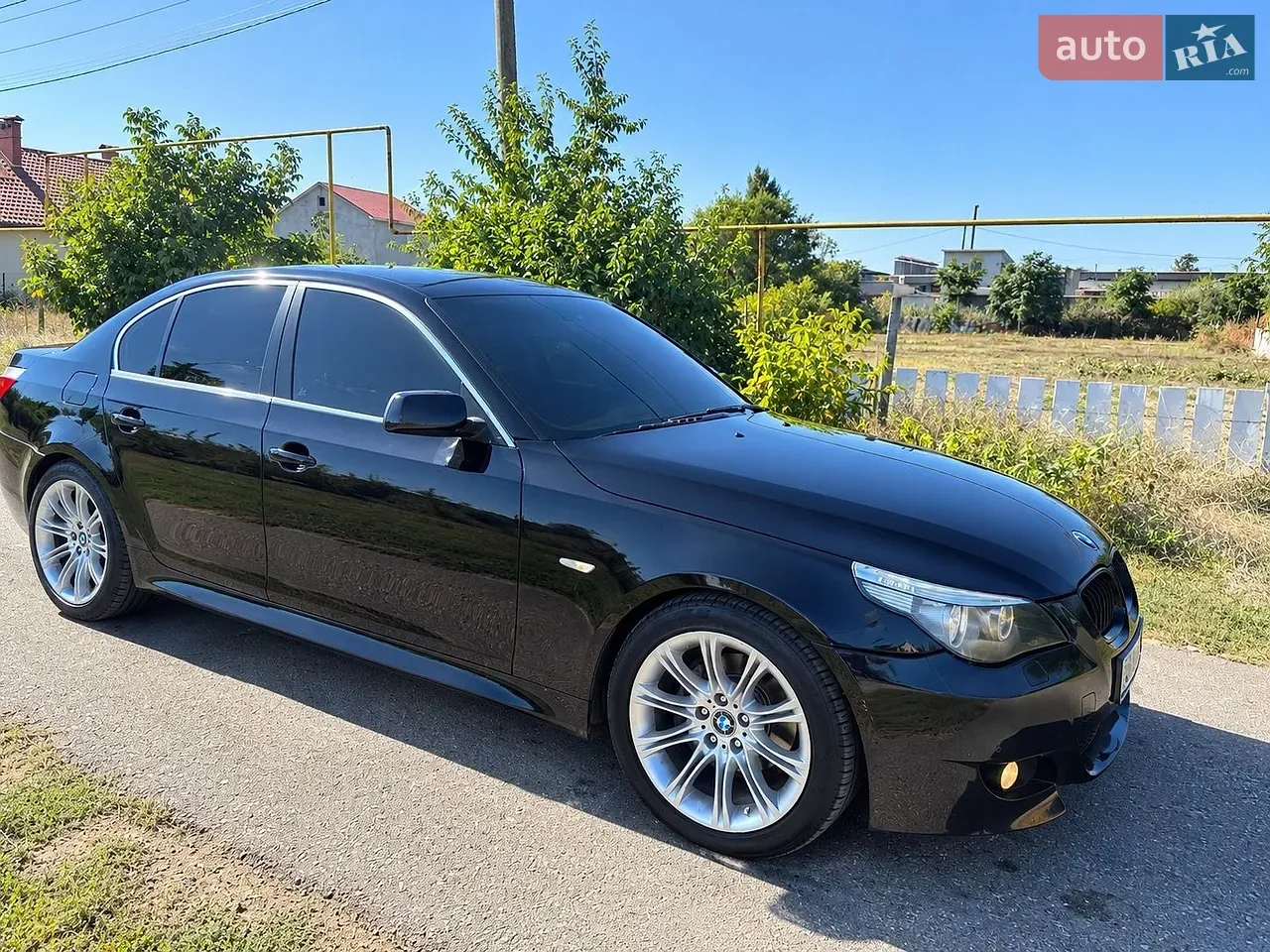 BMW 5 Series 2004 photo 2