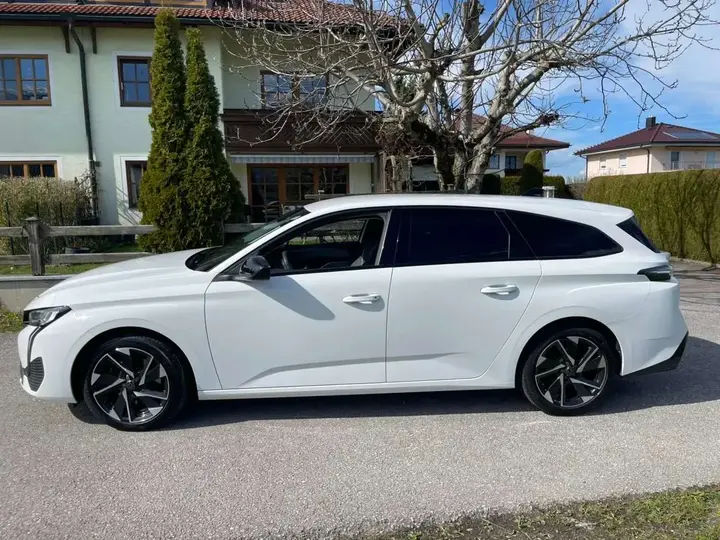 Peugeot 308 2022 photo 2