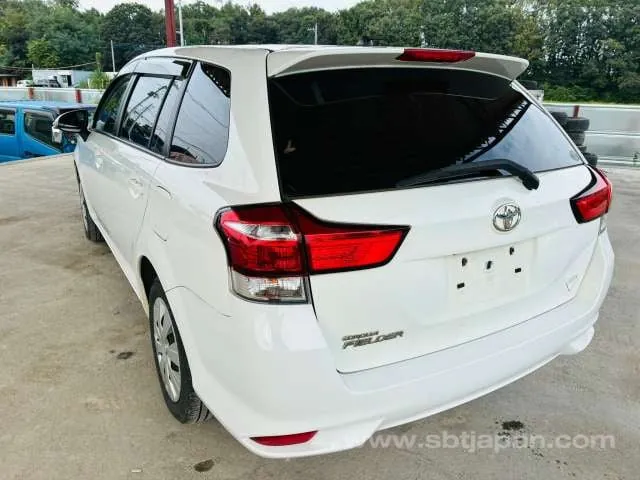 Toyota Corolla Fielder 2015 photo 3