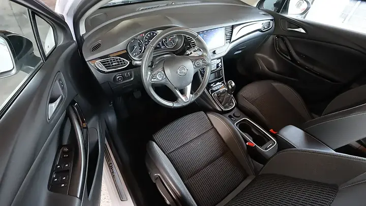 Opel Astra 2021 photo 2