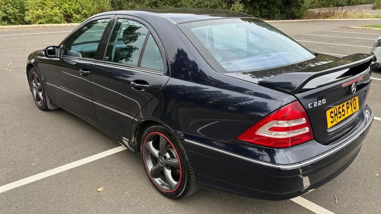 Mercedes-Benz C-Class 2005 photo 2