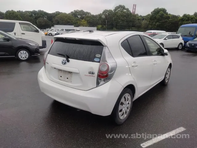 Toyota Aqua S 2012 photo 4