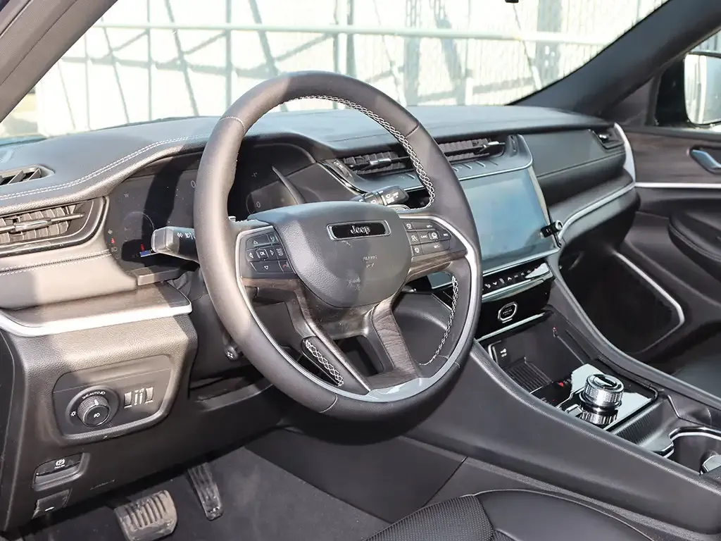 Jeep Grand Cherokee 2026 photo 5