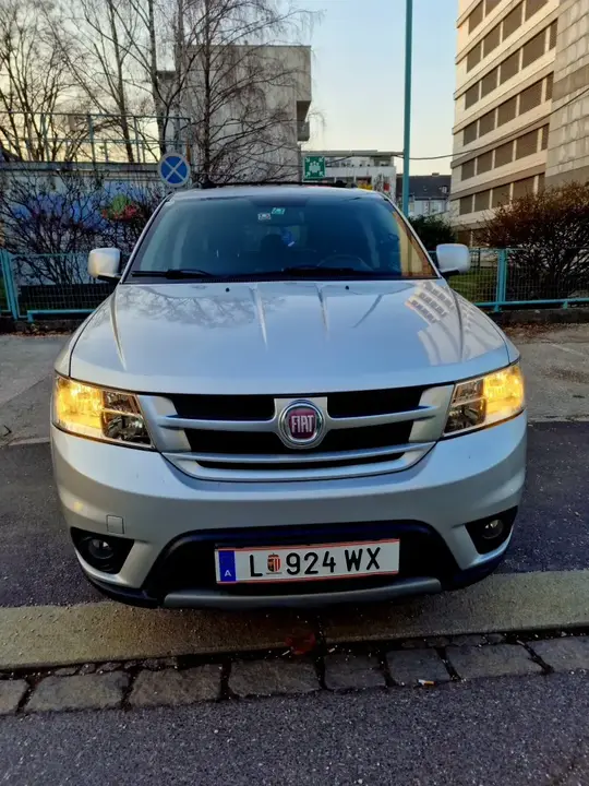 Fiat Freemont 2012 photo 2