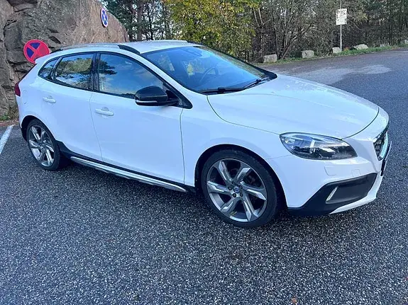 Volvo V40 Cross Country 2013 photo 3