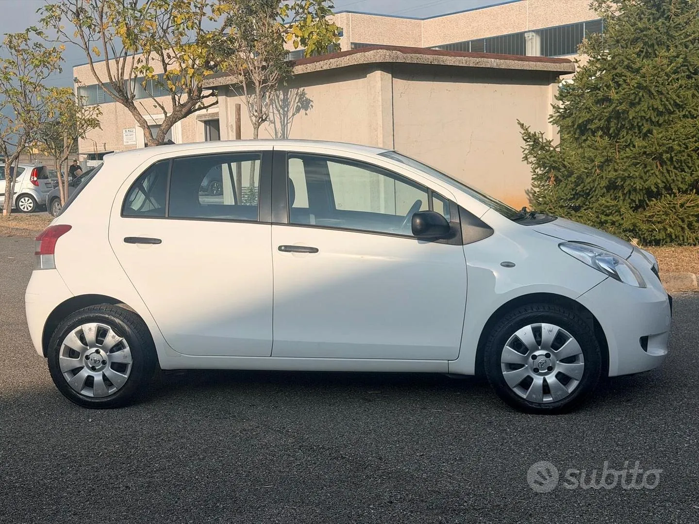 Toyota Yaris 2010 photo 4