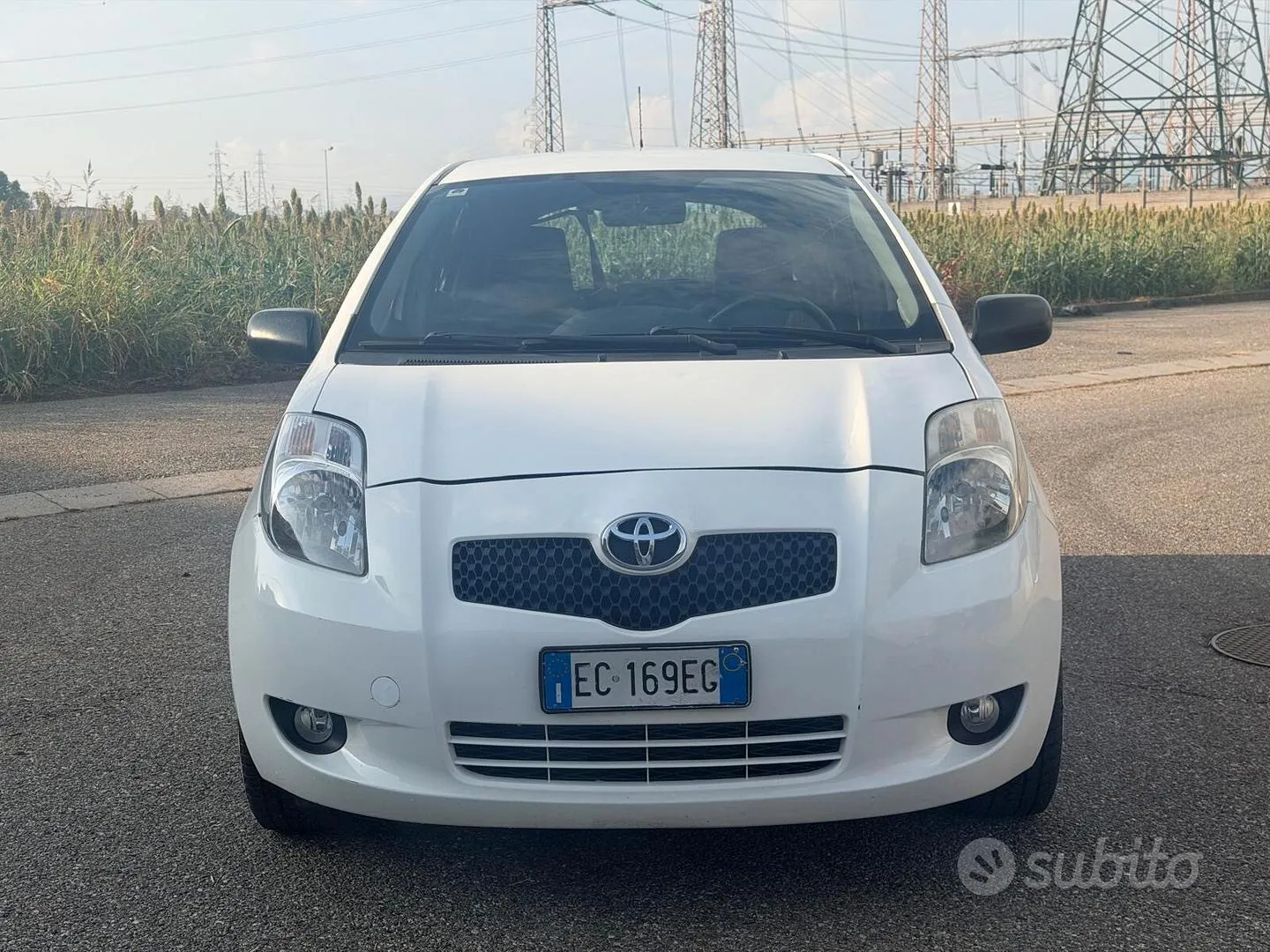 Toyota Yaris 2010 photo 2