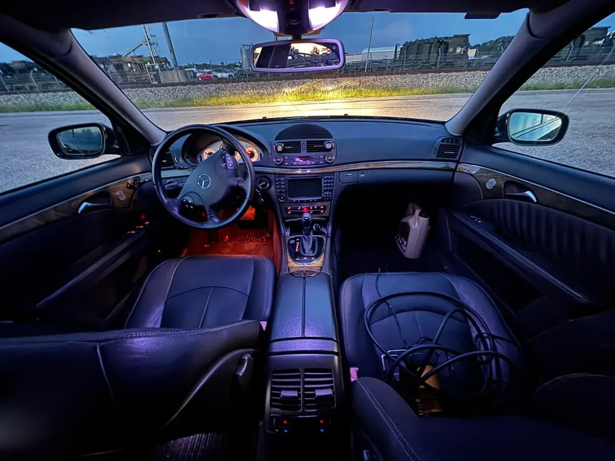 Mercedes-Benz E-Class 2003 photo 2
