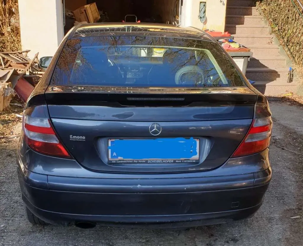 Mercedes-Benz C-Class 2004 photo 2