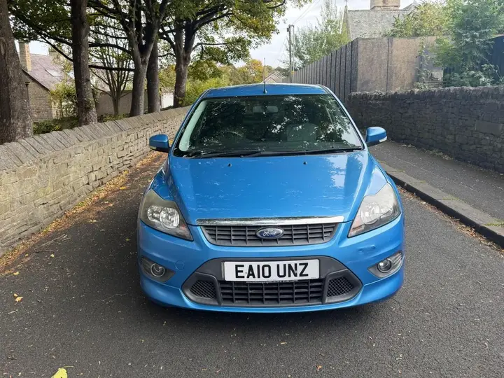 Ford Focus 2010 photo 2
