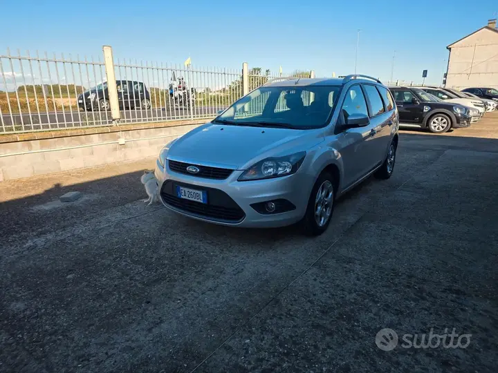 Ford Focus 2010 photo 3