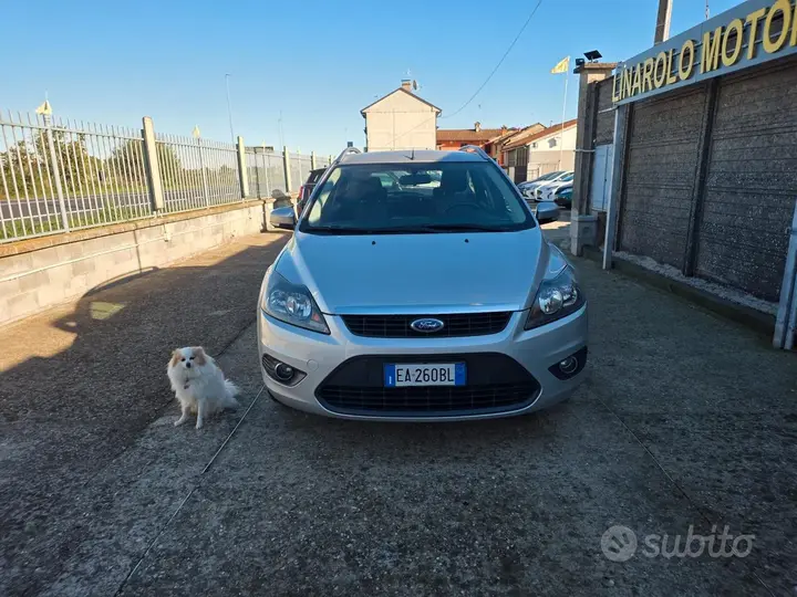 Ford Focus 2010 photo 2