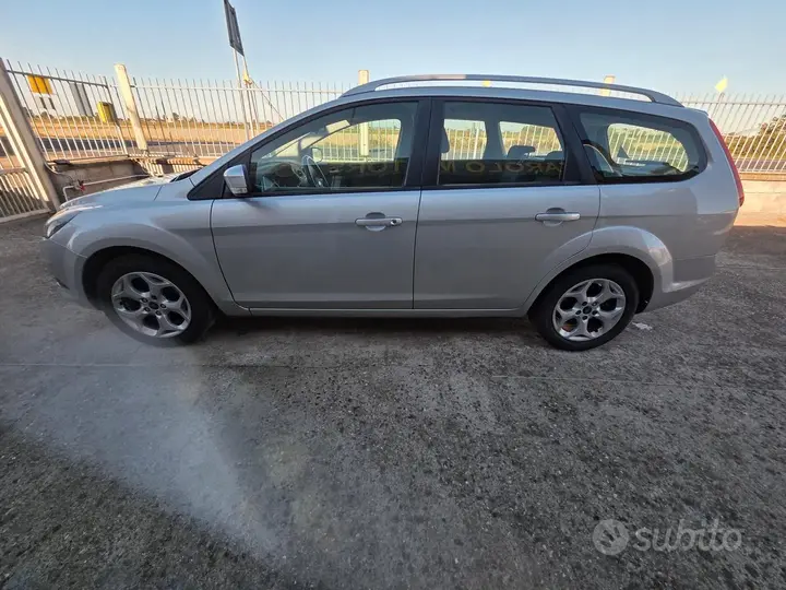 Ford Focus 2010 photo 4