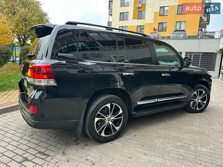 Toyota Land Cruiser 2020 photo 2