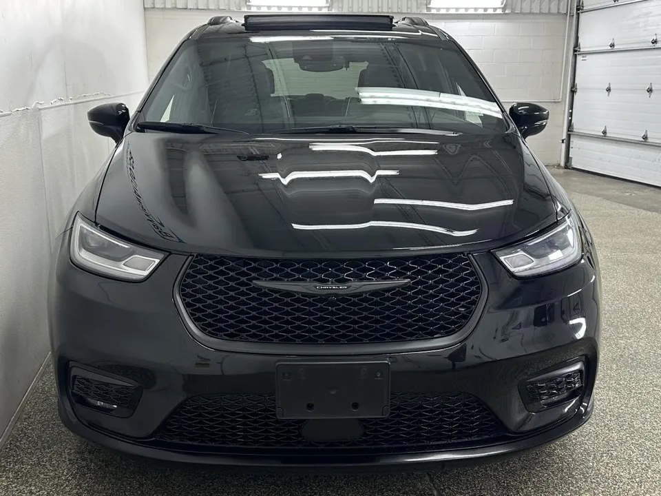 Chrysler Pacifica 2025 photo 2