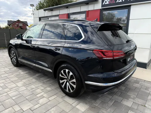 Volkswagen Touareg 2022 photo 3