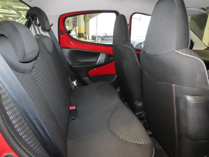 Peugeot 107 2013 photo 5