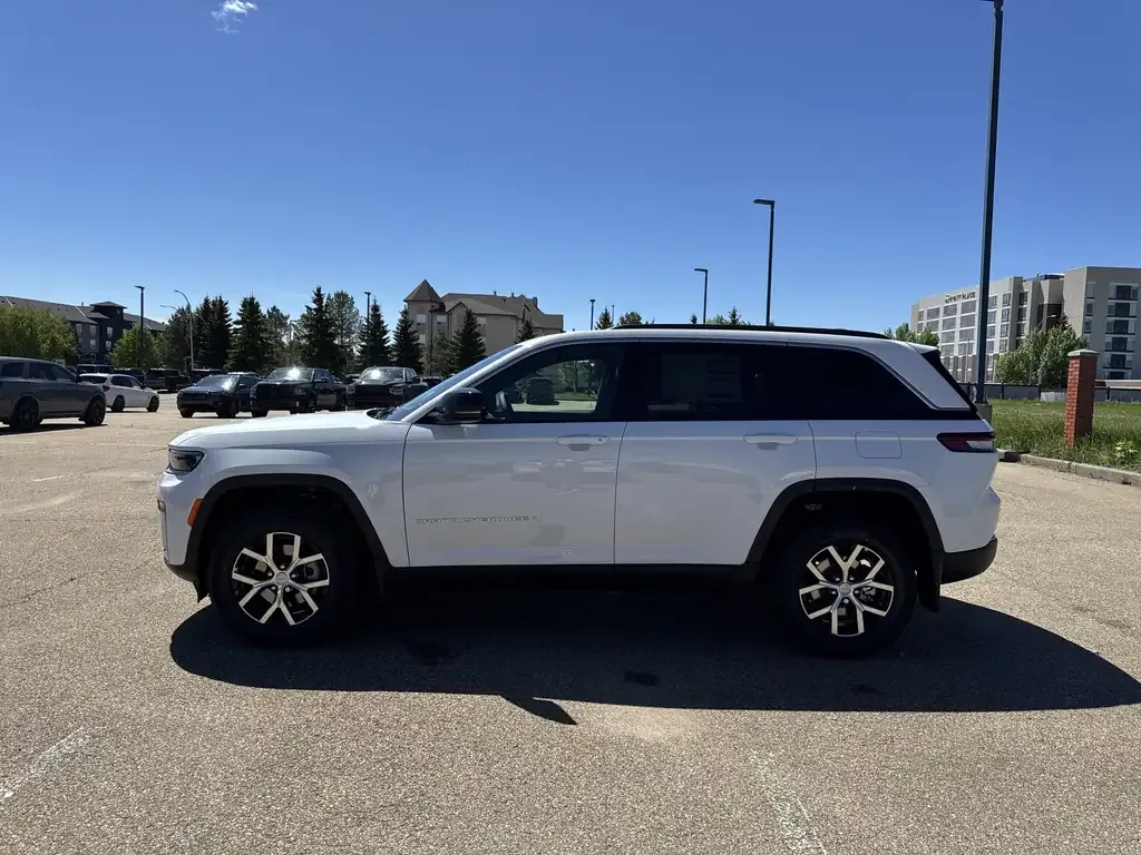 Jeep Grand Cherokee 2026 photo 4