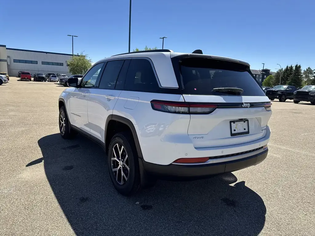 Jeep Grand Cherokee 2026 photo 5