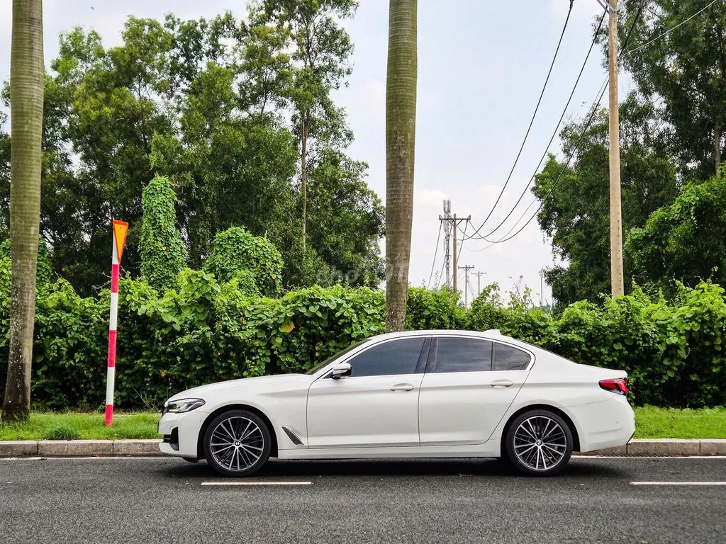 BMW 5 Series 2023 photo 3
