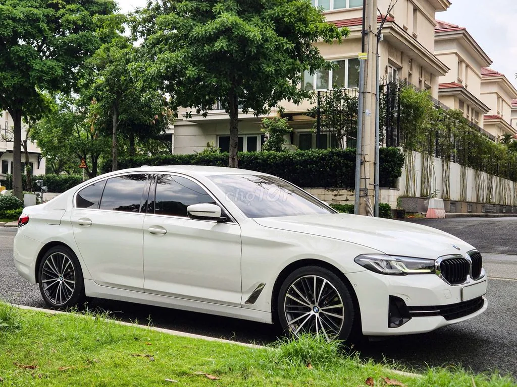 BMW 5 Series 2023 photo 4