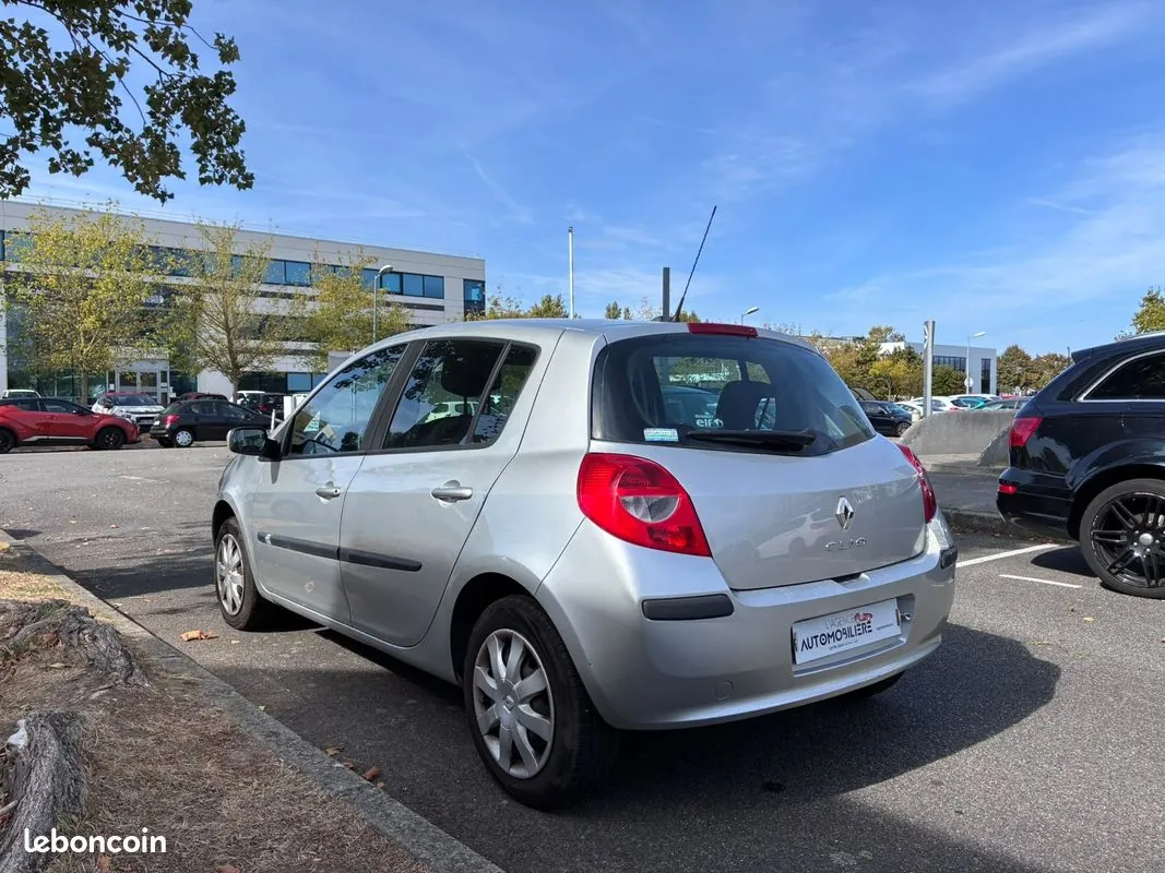 Renault Clio 2008 photo 2