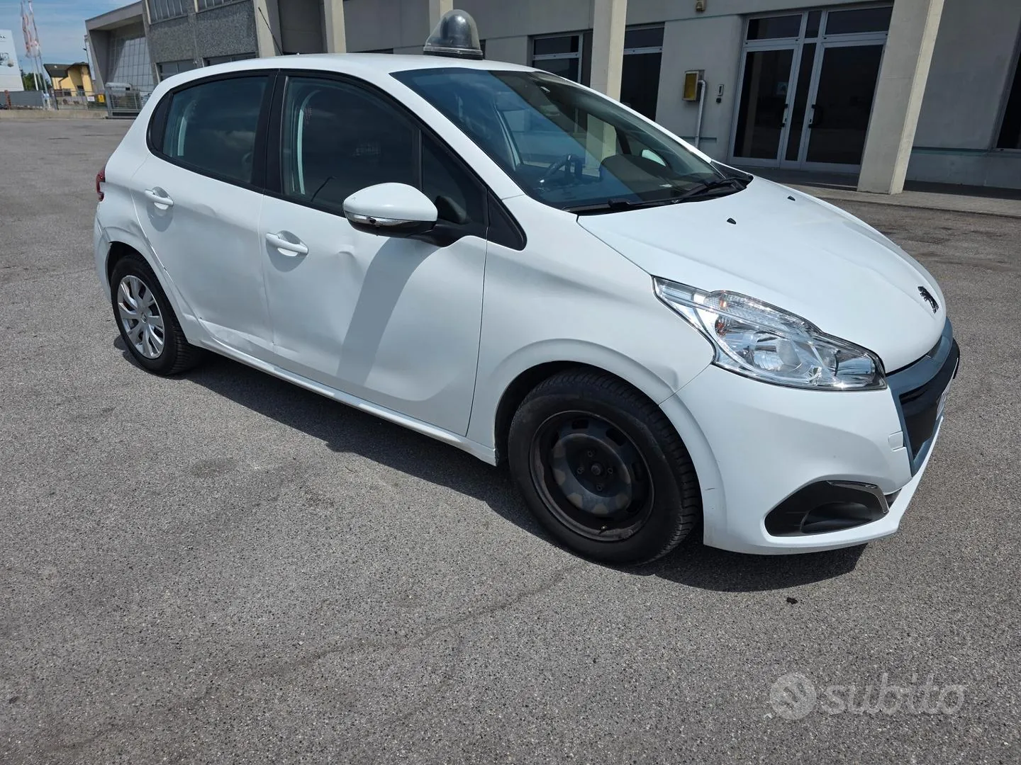 Peugeot 208 2019 photo 3