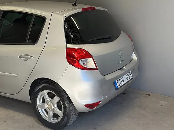 Renault Clio 2010 photo 4