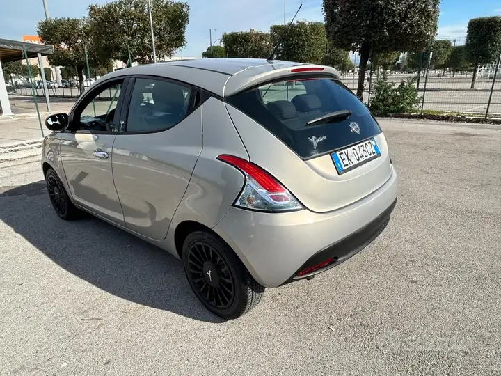 Lancia Ypsilon 2012 photo 4