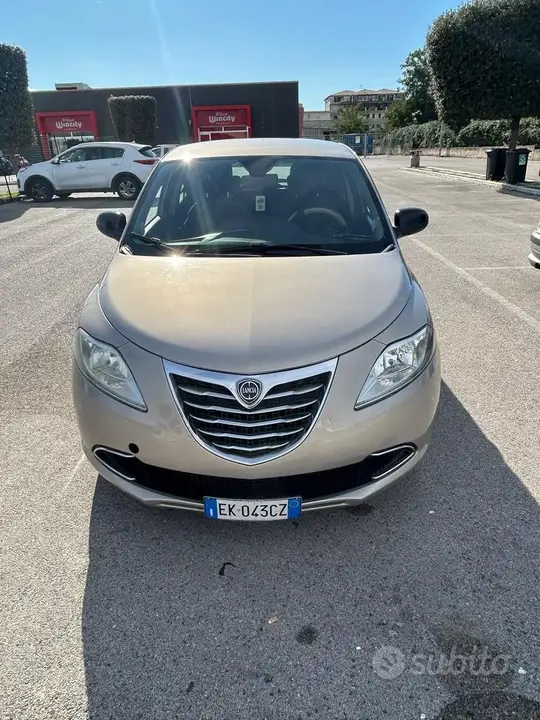 Lancia Ypsilon 2012 photo 2