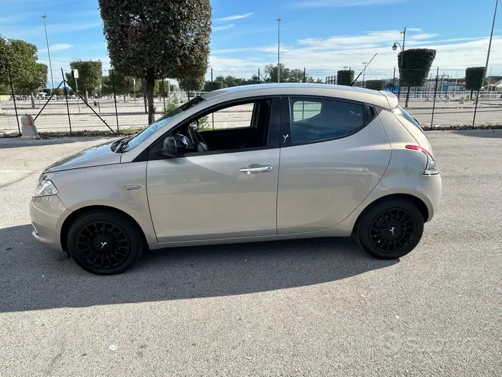 Lancia Ypsilon 2012 photo 3