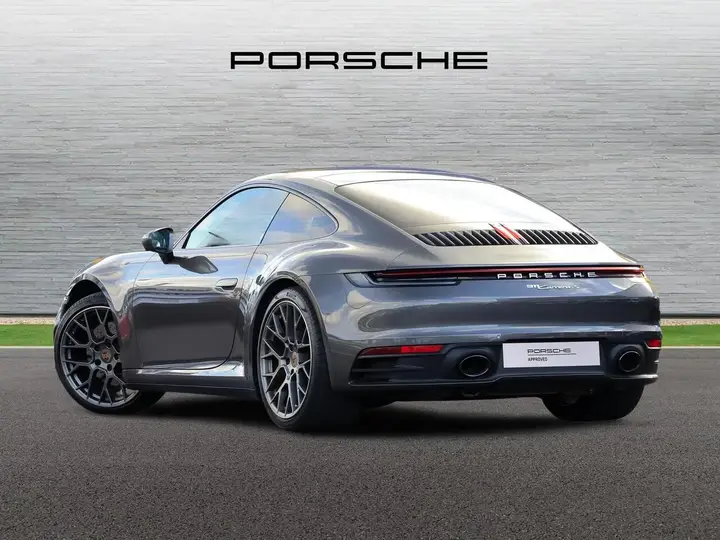 Porsche 911 2021 photo 2