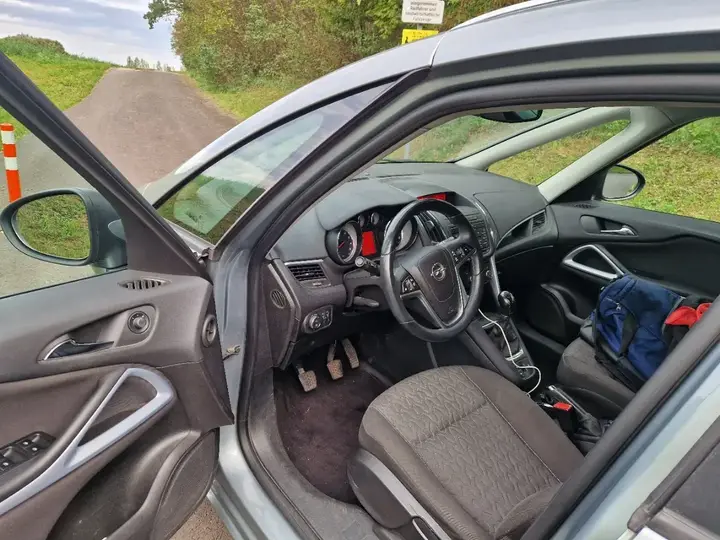Opel Zafira Tourer 2013 photo 3