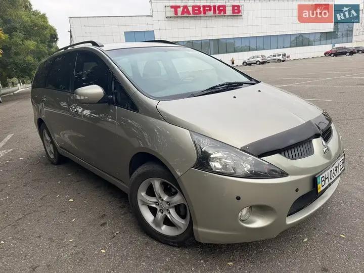Mitsubishi Grandis 2007 photo 5