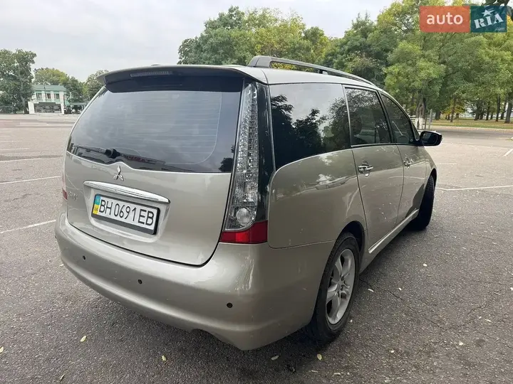 Mitsubishi Grandis 2007 photo 4