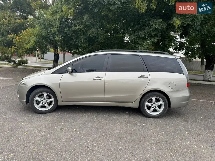 Mitsubishi Grandis 2007 photo 2