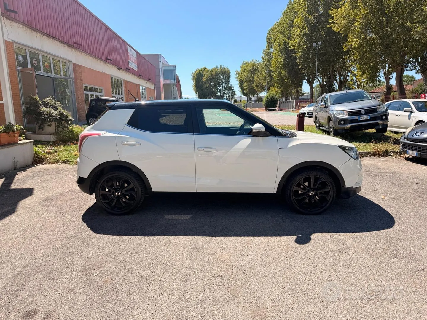 KG Mobility Tivoli 2015 photo 2